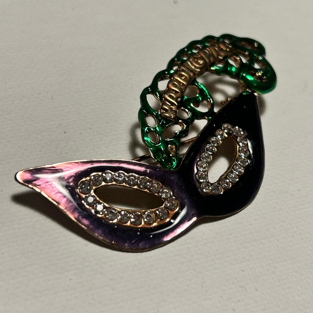 Golden Crystal Mardis Gras Mask Pin French Quarter Carnival Rio Feather MG7